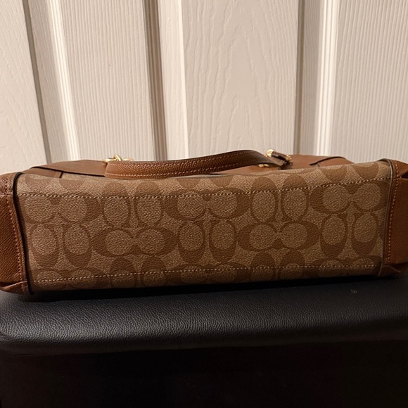 Coach Tan and Brown Signature Shoulder Bag - Never Used - Picture 6 of 7